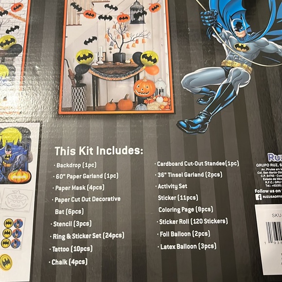 DC Bat Man Trunk or Treat Kit 200 Pieces New in Box see pictures for contents. - Picture 6 of 6
